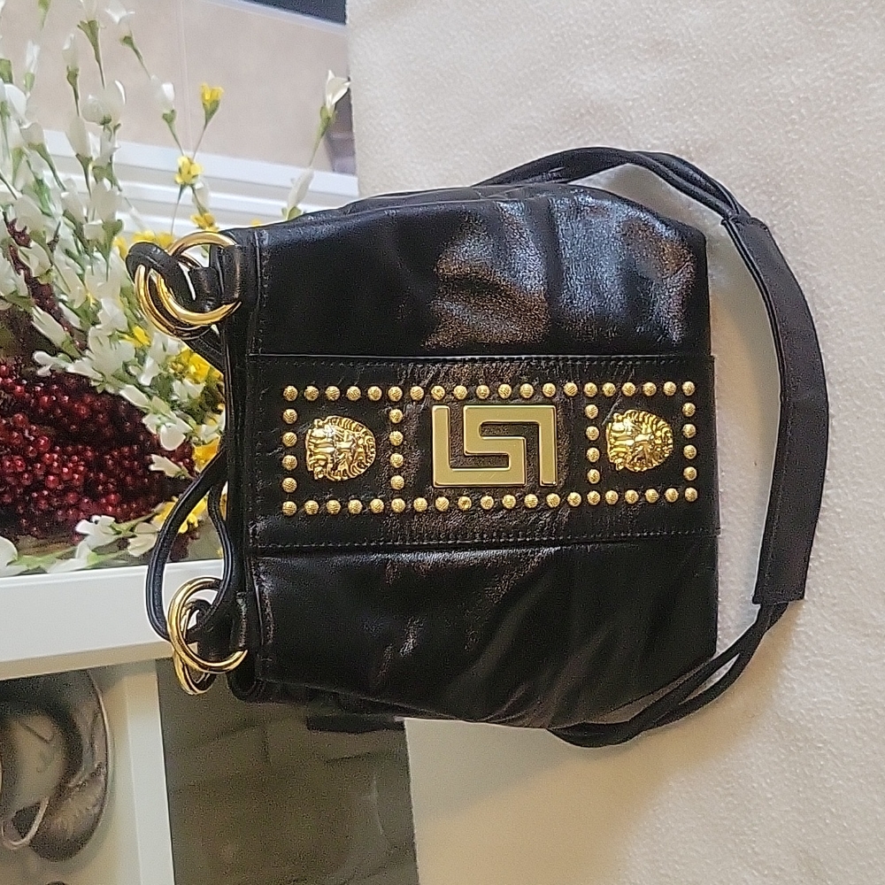Park Avenue INT. Vintage Black Leather Shoulder Bag